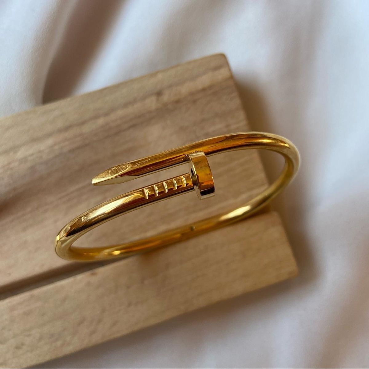 Cartier Nail Handcuff - Gold